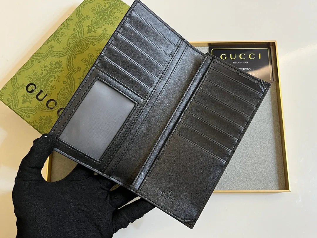 💰130 . 💎Upgraded original version 🇮🇹 This suit wallet is made of GG PVC leather with cowhide Supreme high-end artificial canvas, with brand red and blue webbing stripes. Size: 19x10 Model: 408836