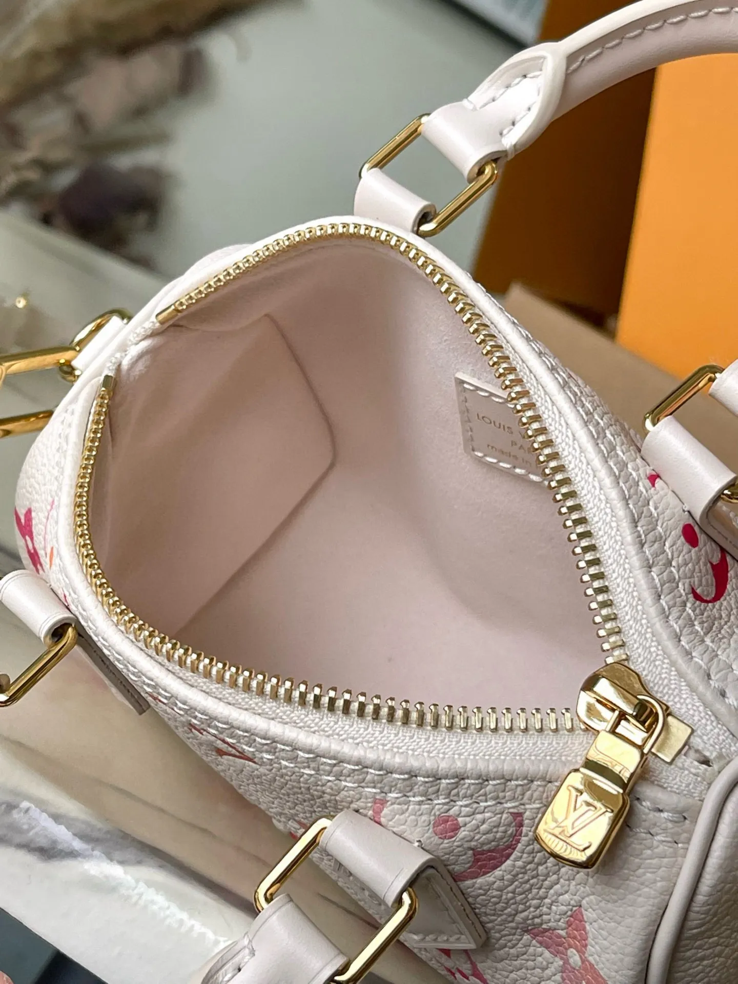 💰900 (top layer leather) top original order M83452. Support counter inspection. Photos taken of duty-free goods are consistent with the product without unpacking. This product is an exclusive duty-free product in the market and is the highest-end product. Inspection is supported. This product has passed strict inspection and is flawless. Please wear gloves when touching the product. This product is not returnable or exchangeable. Please confirm the product first and then remove the label on the handle. This product is temporarily not open to the public, only regular customers, and is in short supply. Dimensions: 16 x 10 x 7.5 cm