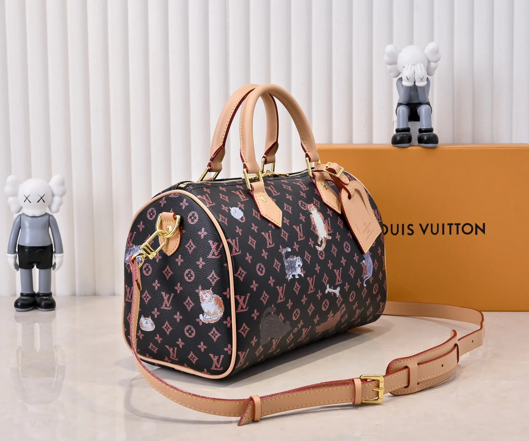 Batch 340💰M40391 80777 This Speedy Bandouliere 30 handbag draws inspiration from the brand's collection of Monogram canvas, Louis Vuitton's legendary collection. The cow leather trim highlights the traditional heritage. The rolled leather handle, engraved padlock and detachable shoulder strap continue the classic details, making it a good choice for urban life. • Size: 30X21X17cm