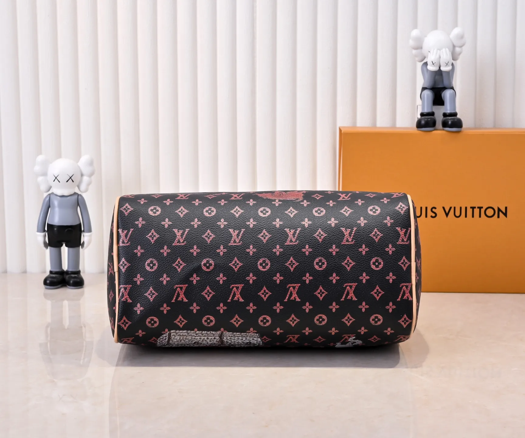 Batch 340💰M40391 80777 This Speedy Bandouliere 30 handbag draws inspiration from the brand's collection of Monogram canvas, Louis Vuitton's legendary collection. The cow leather trim highlights the traditional heritage. The rolled leather handle, engraved padlock and detachable shoulder strap continue the classic details, making it a good choice for urban life. • Size: 30X21X17cm