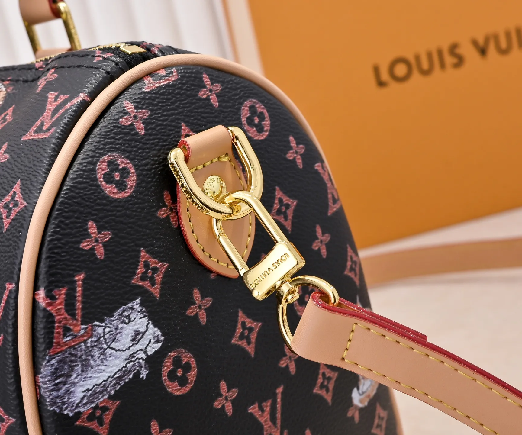 Batch 340💰M40391 80777 This Speedy Bandouliere 30 handbag draws inspiration from the brand's collection of Monogram canvas, Louis Vuitton's legendary collection. The cow leather trim highlights the traditional heritage. The rolled leather handle, engraved padlock and detachable shoulder strap continue the classic details, making it a good choice for urban life. • Size: 30X21X17cm
