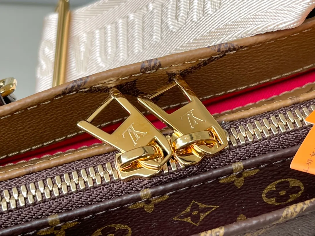 💰860 Top original order M46653 supports counter inspection. The photo taken of duty-free goods is consistent with the product and has not been unpacked. This product is an exclusive duty-free product in the market and is the highest-end product. Inspection is supported. This product has passed strict inspection and is flawless. Please wear gloves when touching the product. This product is not returnable or exchangeable. Please confirm the product first and then remove the label on the handle. This product is temporarily not open to the public, only regular customers, and is in short supply. Dimensions: 25 x 13 x 10 cm