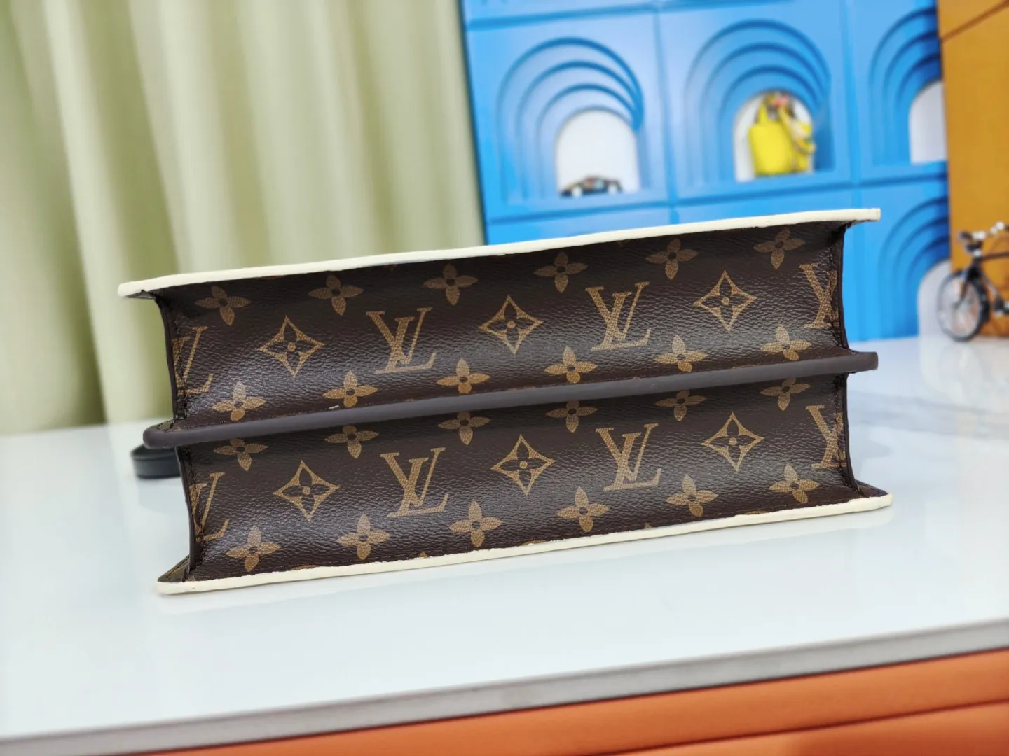 P280💰Upgraded original M11789 M11791 M12533 ​​This Varenne handbag takes inspiration from the archive design launched in 1992. It cleverly combines soft Epi leather and Monogram canvas, making the geometric configuration reveal a feminine charm. Expand the accordion structure to expand ample storage space, and the detachable shoulder strap allows for a variety of carrying options. Dimensions: 30.0 x 31.5 x 9.0 cm (length x height x width)