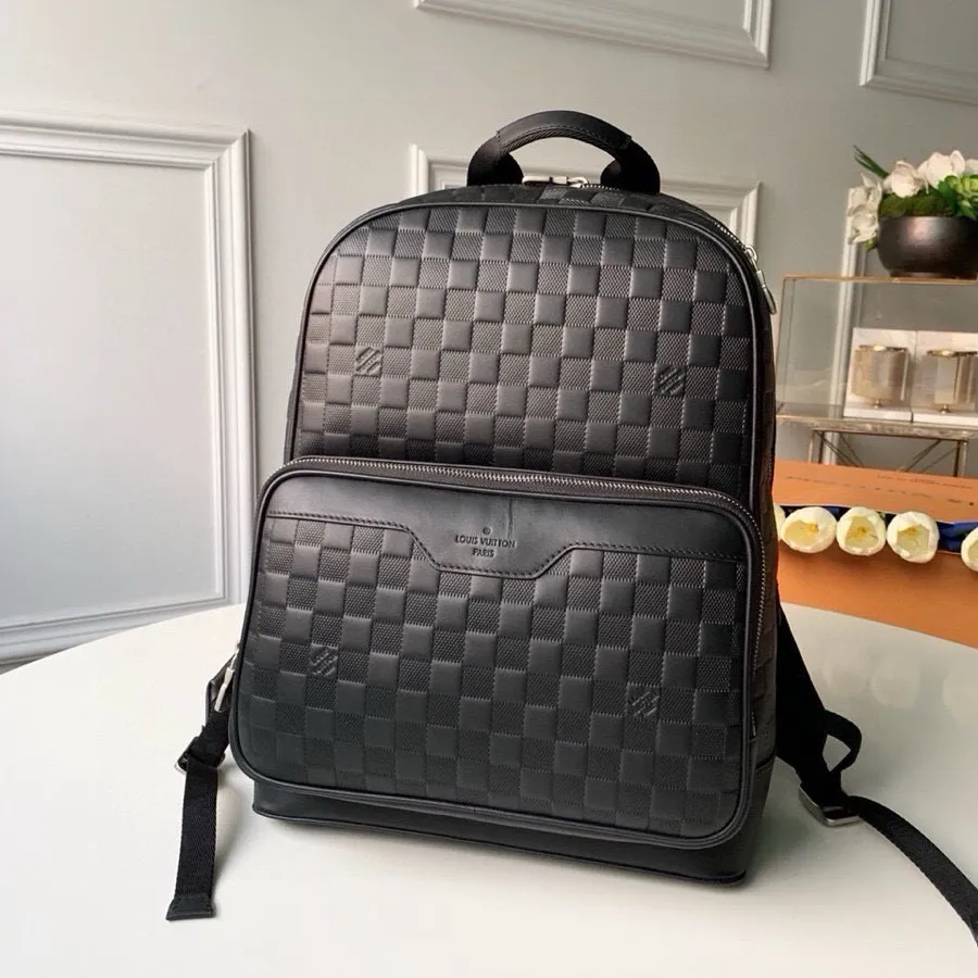 💰1160 (top layer leather) top original Campus backpack N40094 🌱The Damier Infini cowhide has a silver luster, and the brand's classic Damier checkerboard pattern is reinterpreted with an embossed texture. The silver zipper focuses attention, and the design of multiple inner pockets and outer zipper compartments is in line with pragmatism. 30.0x 39.0x 13.0 cm (Length x Height x Width) Damier Infini Onyx Silver Cowhide Leather Trim Textile lining Silver hardware Adjustable leather shoulder strap Top handle Zip closure External zipper compartment Double patch pockets Double interior pockets Interior patch pockets