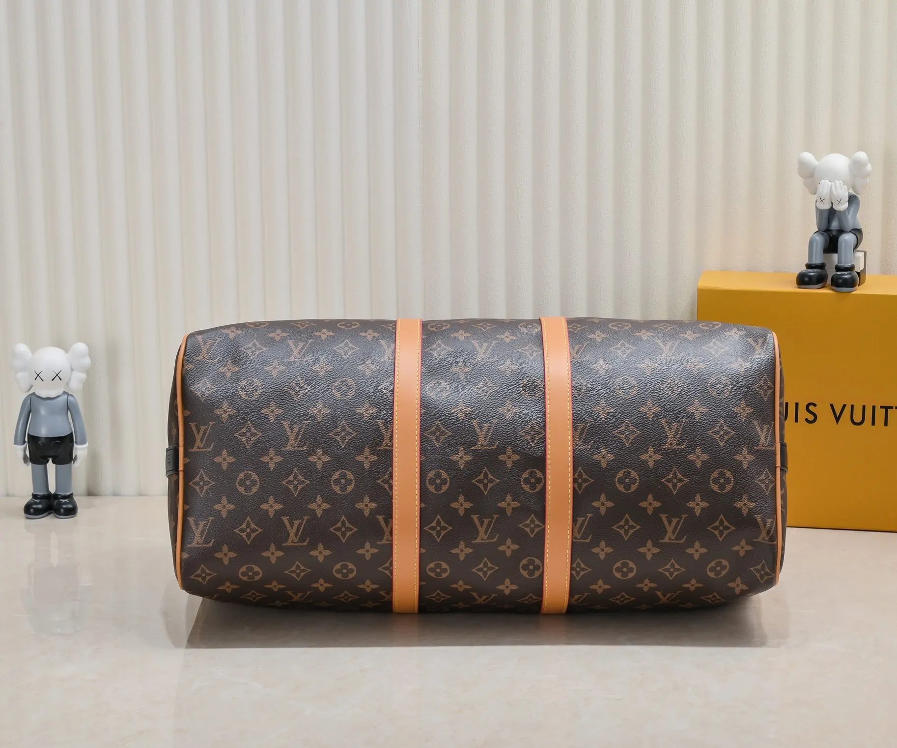 ¥460💰 Exclusive real shot-upgraded version ‼ ️M46703 M41416 This Keepall Bandoulière 45 travel bag introduces classic heritage with Monogram Macassar coated canvas. Side straps are cut out of contrasting leather, leather handles and hardware at the top add a calming touch, and the detachable and adjustable fabric shoulder strap is woven with the Louis Vuitton logo. Size: 45.27.20