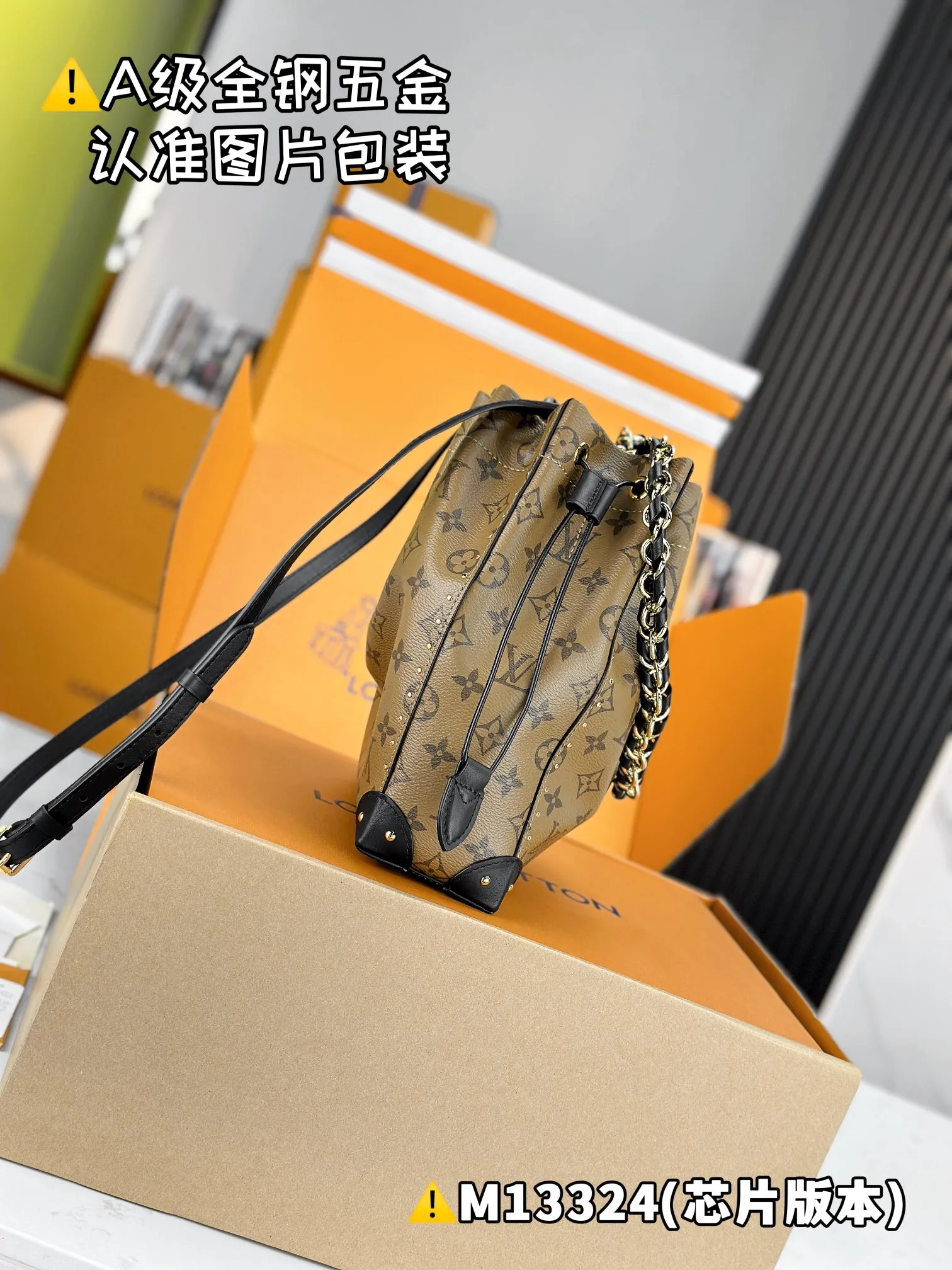 💰1900 [Genuine grade] [Super grade MB high elastic fabric] NOÉ TRUNK small handbag Model: M13324 Material: A+ grade all-steel hardware, imported high elastic fabric Packaging: Full set of special grade duty-free MB packaging Dimensions: 27 x 8 x 23 cm