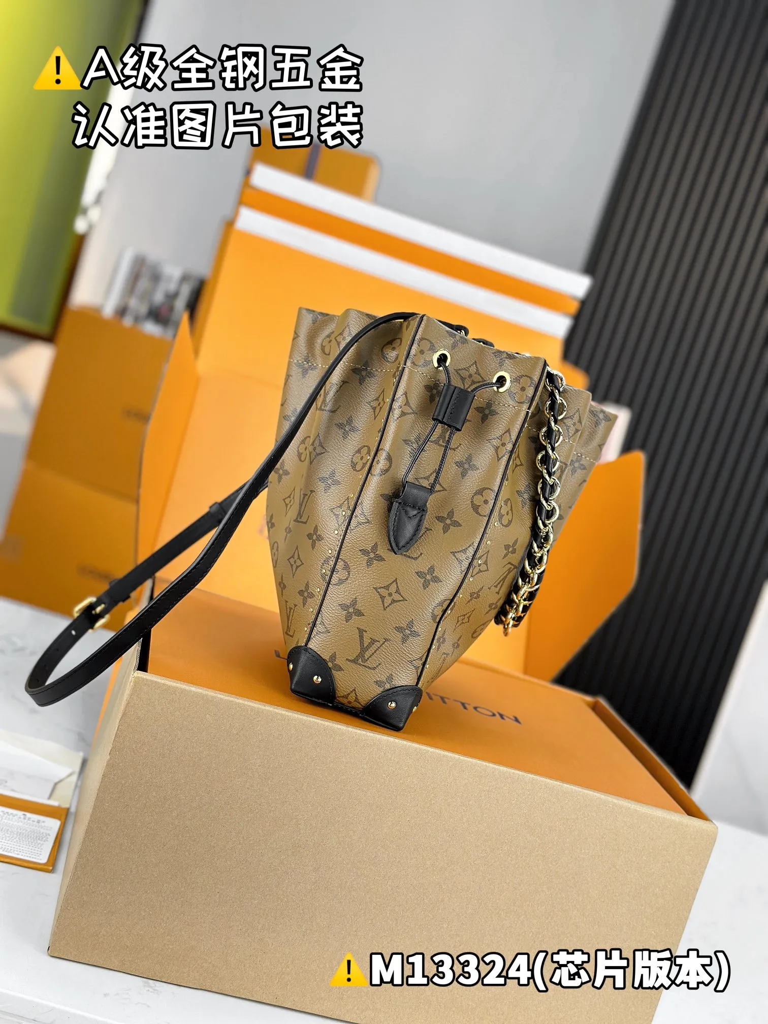 💰1900 [Genuine grade] [Super grade MB high elastic fabric] NOÉ TRUNK small handbag Model: M13324 Material: A+ grade all-steel hardware, imported high elastic fabric Packaging: Full set of special grade duty-free MB packaging Dimensions: 27 x 8 x 23 cm