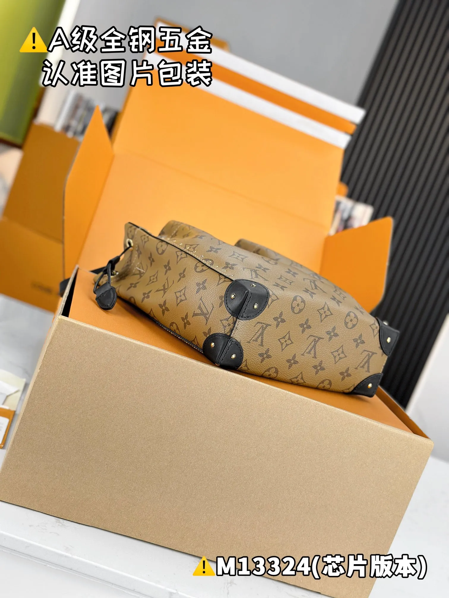 💰1900 [Genuine grade] [Super grade MB high elastic fabric] NOÉ TRUNK small handbag Model: M13324 Material: A+ grade all-steel hardware, imported high elastic fabric Packaging: Full set of special grade duty-free MB packaging Dimensions: 27 x 8 x 23 cm