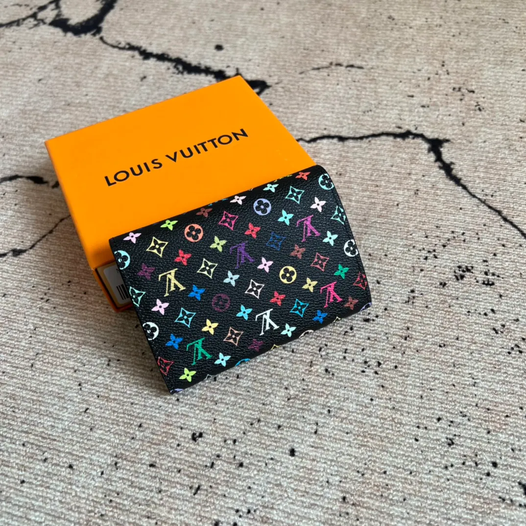 Factory price 340 Top original order M14163 black color This replica version of the Victorine wallet from the Louis Vuitton x Murakami series is small and exquisite. The colorful Monogram pattern reinterprets Louis Vuitton's classic logo with the famous rainbow tones of Japanese artist Takashi Murakami. The wallet is made of coated canvas with fine cowhide lining and silver-tone hardware. It has a zippered coin compartment and multiple interior compartments for banknotes and business cards. 12 x 9.5 x 2.5 cm (length x height x width)