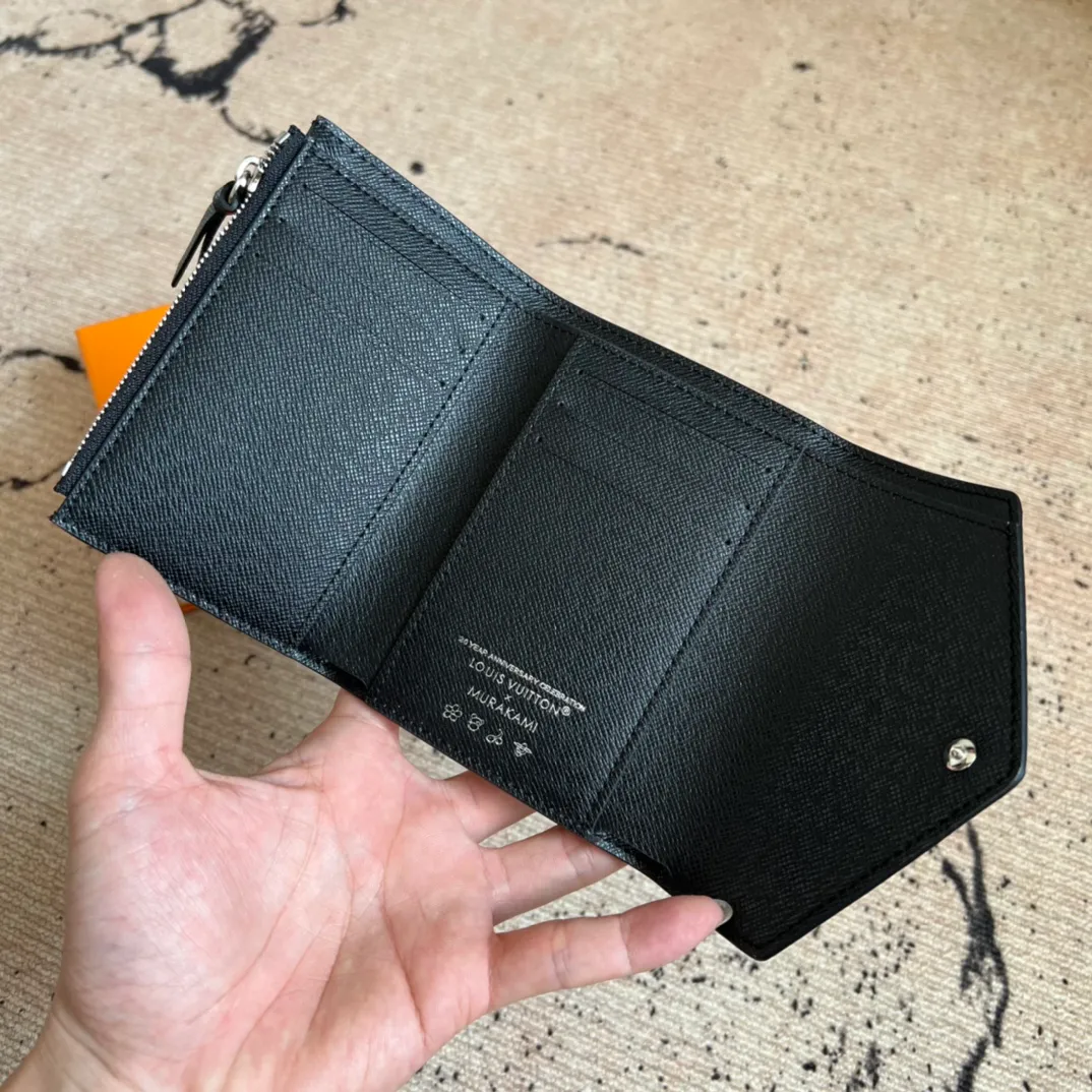 Factory price 340 Top original order M14163 black color This replica version of the Victorine wallet from the Louis Vuitton x Murakami series is small and exquisite. The colorful Monogram pattern reinterprets Louis Vuitton's classic logo with the famous rainbow tones of Japanese artist Takashi Murakami. The wallet is made of coated canvas with fine cowhide lining and silver-tone hardware. It has a zippered coin compartment and multiple interior compartments for banknotes and business cards. 12 x 9.5 x 2.5 cm (length x height x width)