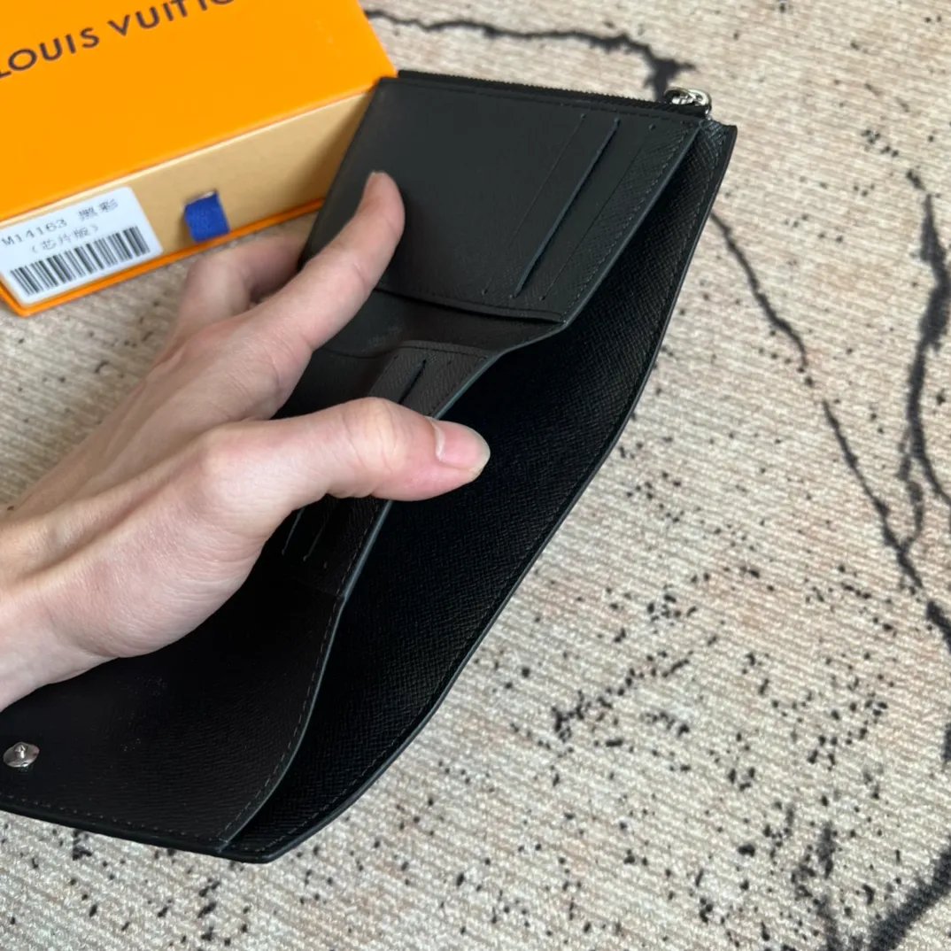 Factory price 340 Top original order M14163 black color This replica version of the Victorine wallet from the Louis Vuitton x Murakami series is small and exquisite. The colorful Monogram pattern reinterprets Louis Vuitton's classic logo with the famous rainbow tones of Japanese artist Takashi Murakami. The wallet is made of coated canvas with fine cowhide lining and silver-tone hardware. It has a zippered coin compartment and multiple interior compartments for banknotes and business cards. 12 x 9.5 x 2.5 cm (length x height x width)