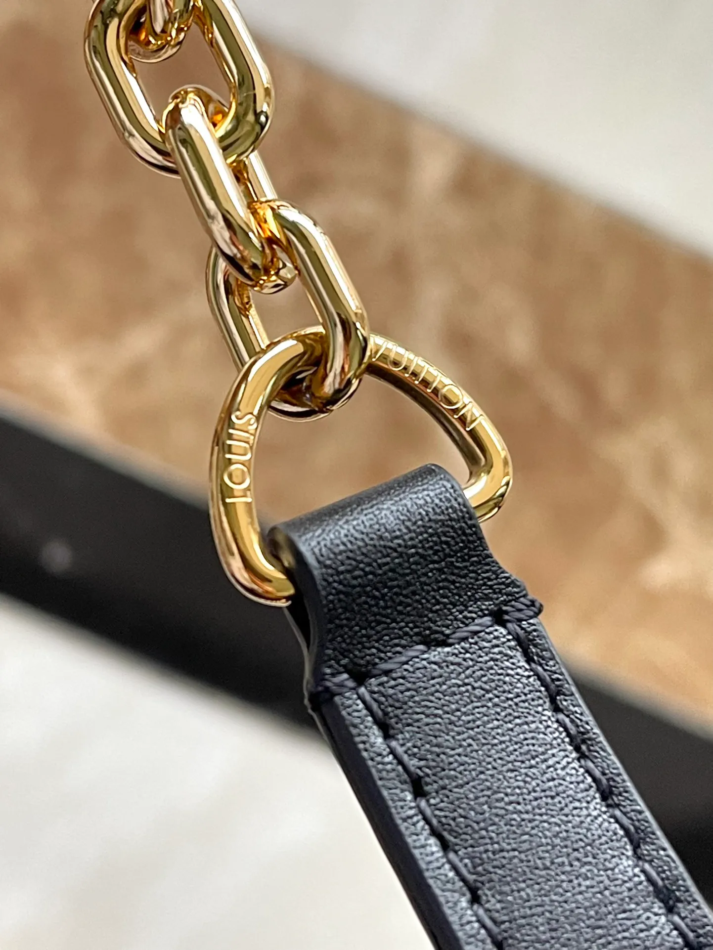 💰880 The top original order M46816 supports counter inspection. The photo taken of duty-free goods is consistent with the product and has not been unpacked. This product is an exclusive duty-free product in the market and is the highest-end product. Inspection is supported. This product has passed strict inspection and is flawless. Please wear gloves when touching the product. This product is not returnable or exchangeable. Please confirm the product first and then remove the label on the handle. This product is temporarily not open to the public, only regular customers, and is in short supply. Dimensions: 17 x 17 x 7 cm