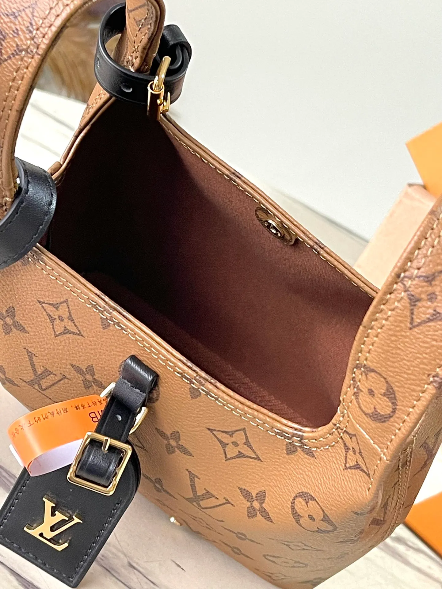 💰880 The top original order M46816 supports counter inspection. The photo taken of duty-free goods is consistent with the product and has not been unpacked. This product is an exclusive duty-free product in the market and is the highest-end product. Inspection is supported. This product has passed strict inspection and is flawless. Please wear gloves when touching the product. This product is not returnable or exchangeable. Please confirm the product first and then remove the label on the handle. This product is temporarily not open to the public, only regular customers, and is in short supply. Dimensions: 17 x 17 x 7 cm