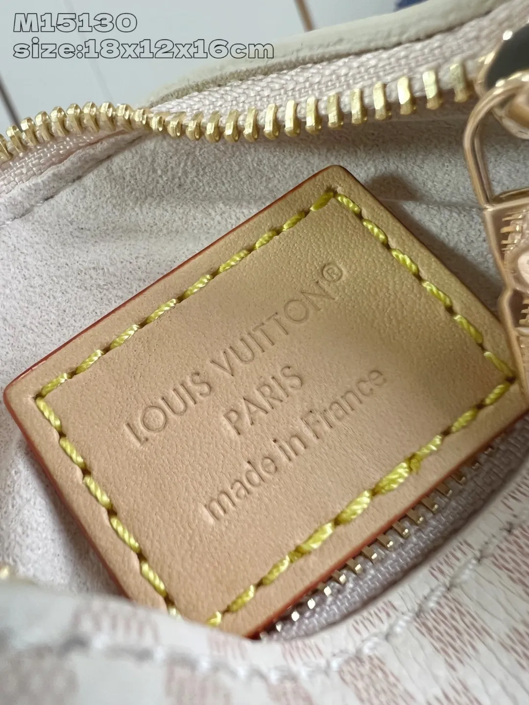💰1180 Top original individual real shot M15130] Louis Vuitton uses LV Romance elements to convey vitality and launches this All In BB handbag in the 2025 early autumn series. The classic Monogram and Damier patterns are creatively blended, and the delicate cowhide leather body is embellished with iconic padlocks and Bloom decorations. Plenty of space to easily store daily necessities, and the detachable zipper bag keeps small items safe and secure. 18 x 12 x 16 cm (height x width x length)