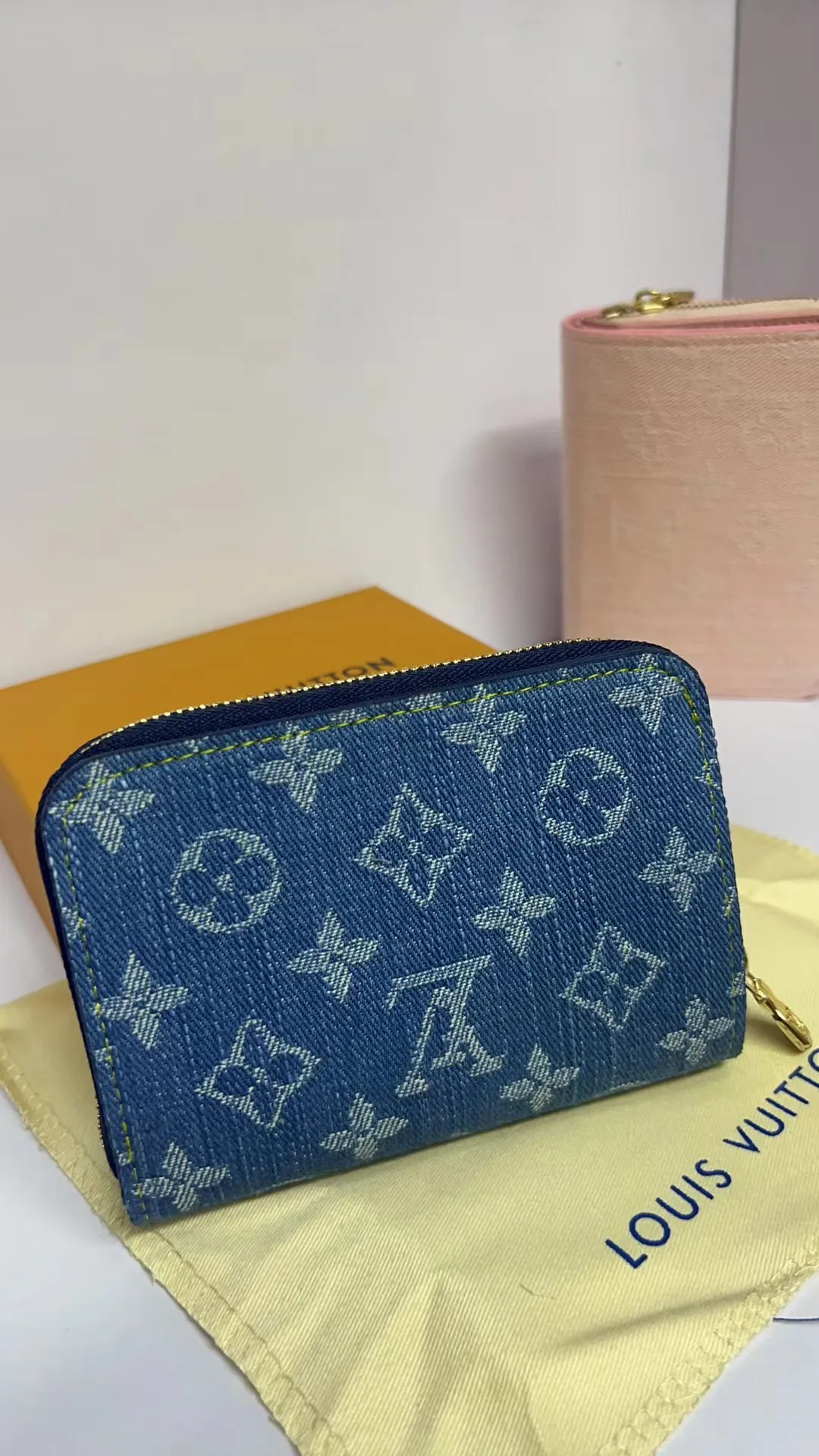 P150💰M83689 83160 This Cléa wallet is made of Monogram Empreinte soft grained cowhide, embellished with Louis Vuitton's iconic Monogram embossed pattern. It has a stylish design, is exquisite and compact but has a spacious capacity. It is equipped with an external patch pocket, zipper coin pocket, banknote compartment and six credit card slots.