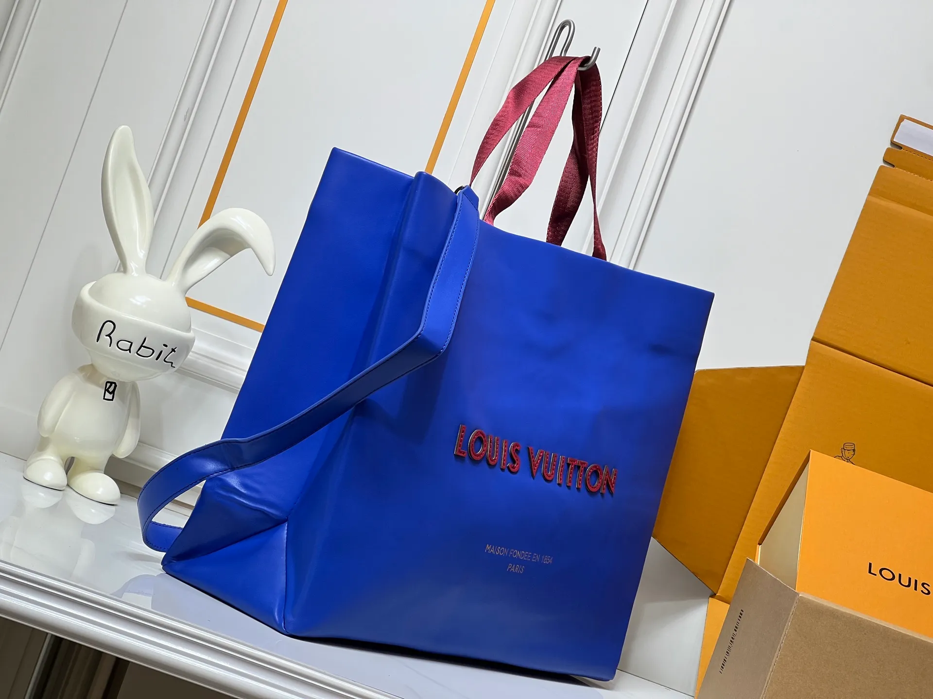 Batch 320💰M24457 Black Orange Blue Green Gray Presbyopia Plaid Black Crocodile Orange Crocodile Pattern 9 Colors ✔️ This Shopper medium handbag draws inspiration from Louis Vuitton shopping bags, with the words Louis Vuitton and Maison Fondée En 1854 written on soft cow leather, with a top handle and a detachable shoulder strap. Size: 40x32x16cm