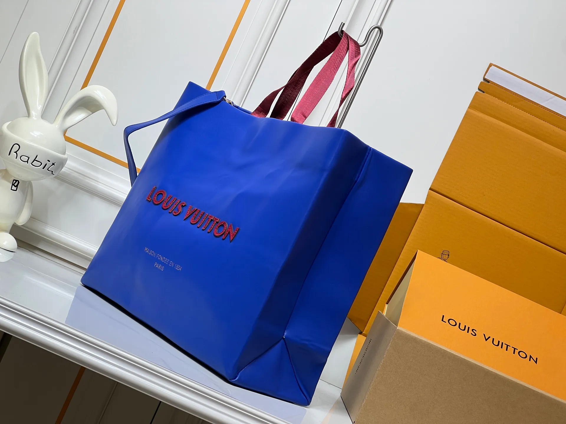 Batch 320💰M24457 Black Orange Blue Green Gray Presbyopia Plaid Black Crocodile Orange Crocodile Pattern 9 Colors ✔️ This Shopper medium handbag draws inspiration from Louis Vuitton shopping bags, with the words Louis Vuitton and Maison Fondée En 1854 written on soft cow leather, with a top handle and a detachable shoulder strap. Size: 40x32x16cm