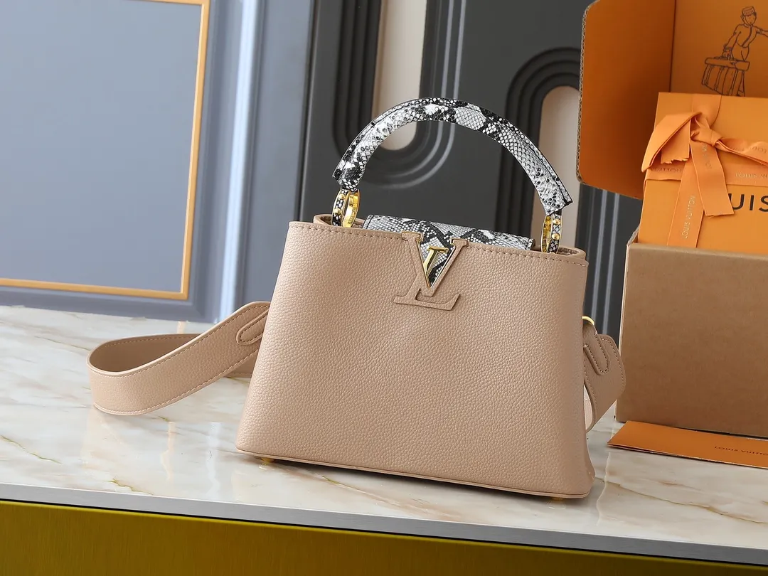 💰340💰Guangzhou goods Upgraded original M80071 M80041 M81410 M81258 M98477 This Capucines handbag displays the subtle sheen of the delicate Taurillon leather and python leather handles, embellished with iconic letters. The detachable wide shoulder strap allows the compact size to be worn on the shoulder or cross-body. Dimensions: 27.0 x 17.3 x 9.0 cm