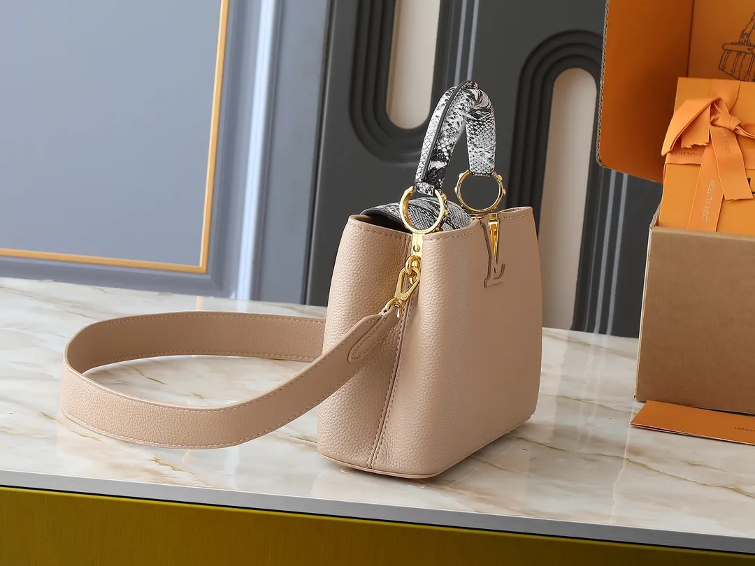 💰340💰Guangzhou goods Upgraded original M80071 M80041 M81410 M81258 M98477 This Capucines handbag displays the subtle sheen of the delicate Taurillon leather and python leather handles, embellished with iconic letters. The detachable wide shoulder strap allows the compact size to be worn on the shoulder or cross-body. Dimensions: 27.0 x 17.3 x 9.0 cm