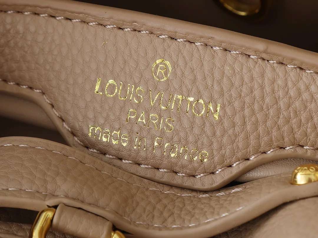 💰340💰Guangzhou goods Upgraded original M80071 M80041 M81410 M81258 M98477 This Capucines handbag displays the subtle sheen of the delicate Taurillon leather and python leather handles, embellished with iconic letters. The detachable wide shoulder strap allows the compact size to be worn on the shoulder or cross-body. Dimensions: 27.0 x 17.3 x 9.0 cm