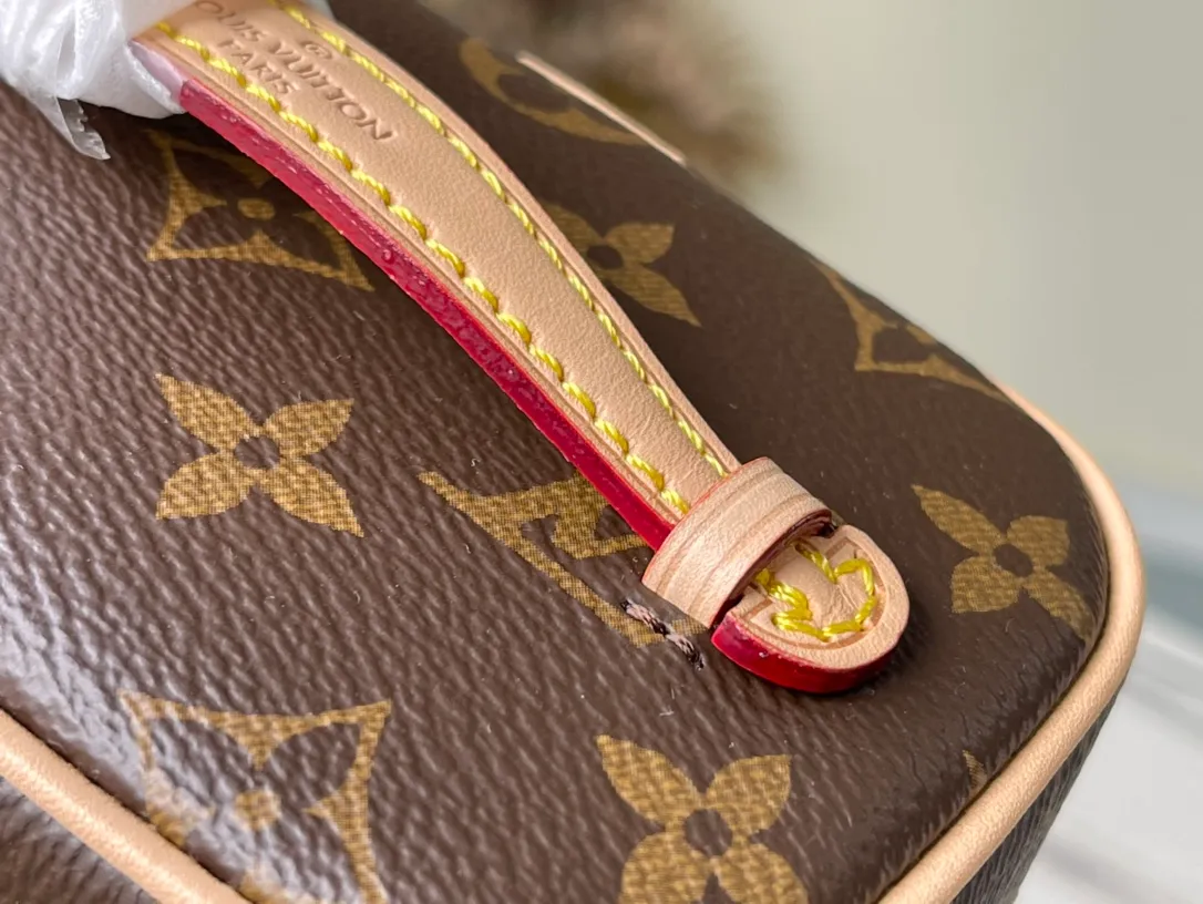 💰700 Top original order M44936 mini This MINI cosmetic bag has a generous appearance, sufficient capacity, and the fabric is soft-touch canvas. Features a large double zipper opening for easy access to items. Ideal for fashion lovers. Size:16x11.5x10cm