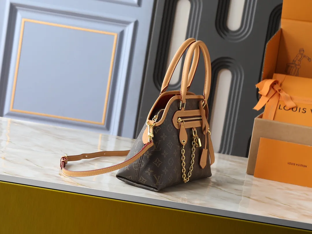 💰260💰Upgraded original M15208 M25774 This Louis Vuitton Ever More PM handbag is made of classic Monogram canvas, with light-colored cowhide trim, decorated with a metal chain and padlock design, and has both hand-held and shoulder functions. It is the brand's modern interpretation of retro bags, integrating classic elements and contemporary design, showing an elegant retro style in the 2025 retro trend. It is suitable for daily commuting, leisure and other occasions. It is a fashionable and practical item. Dimensions: 35.0 x 21.0 x 12.0 cm