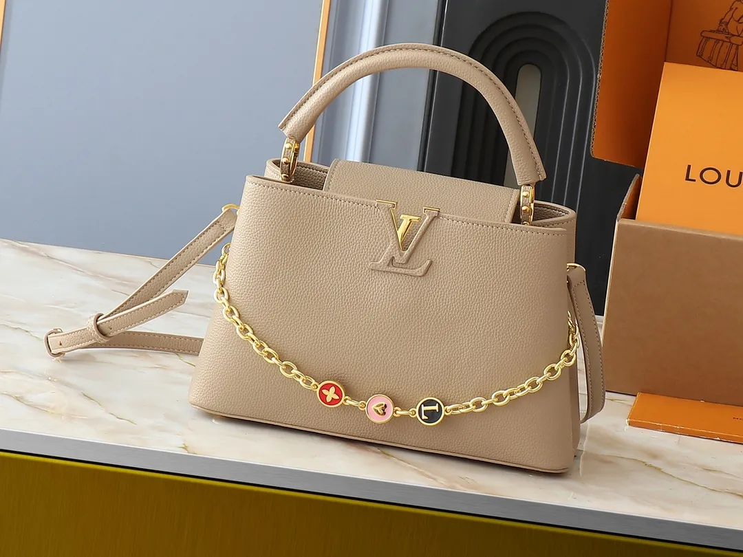 💰420💰Guangzhou goods Upgraded original M00014 M00013 M00015 [New size] This Capucines new size handbag shows soft beauty: Taurillon leather body with light-colored flap and top handle, enamel Monogram flower chain can also achieve a shoulder-carrying experience. Wear the slim leather strap to explore more styling possibilities. Dimensions 31.5 x 20 x 11 cm (length x height x width)
