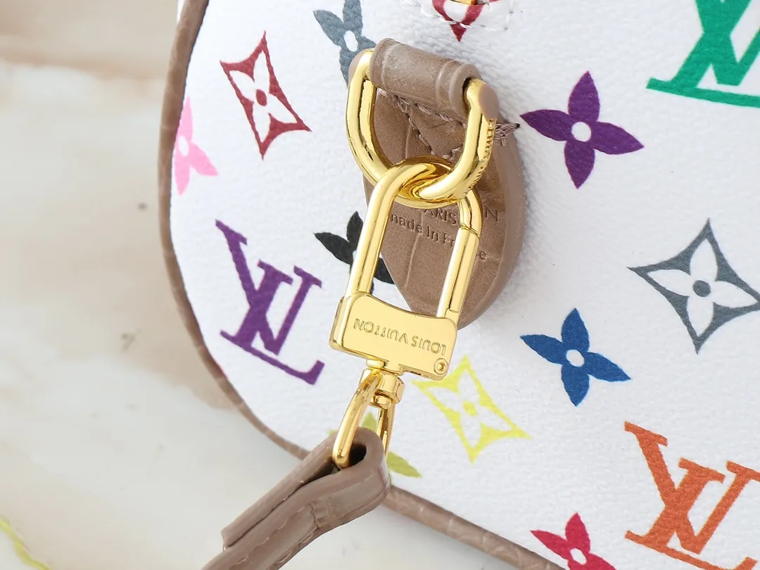 💰280💰Upgraded original crocodile pattern M58953 M46234 M46222 Speedy Bandoulière 20 handbag is made of soft coated canvas, and the full-length Monogram pattern is traced in colorful rainbow tones, highlighting the smart style of the Louis Vuitton x Murakami reissue series. The Toron handle and detachable shoulder strap are constructed of cow leather, the metal corners recall classic luggage elements, and the bow-shaped key bag and padlock add brand touches. Dimensions: 20.5 x 13.5 x 12.0 cm (length x height x width)