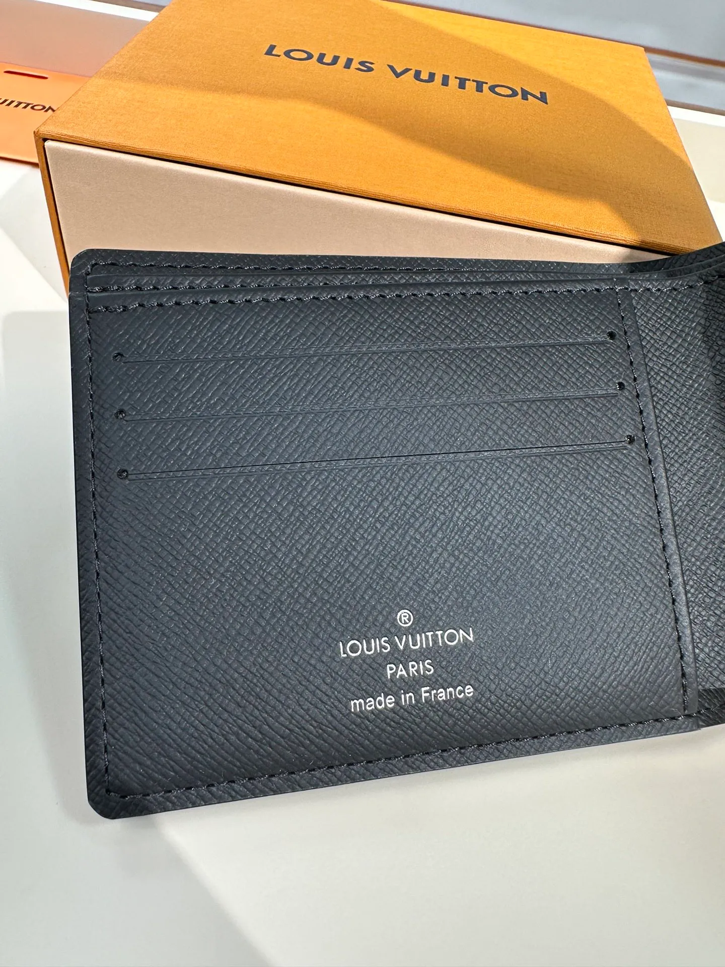P440 N62663 [Special Authentic] Wallet is made of canvas and has multiple pockets for placing credit cards, banknotes, and invoices. 11.5X9cm