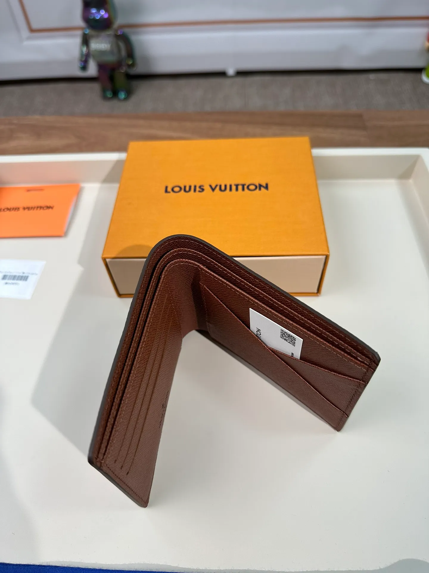 P440 M60895 [Special Authentic] Wallet is made of canvas and has multiple pockets for placing credit cards, banknotes, and invoices. 11.5X9cm