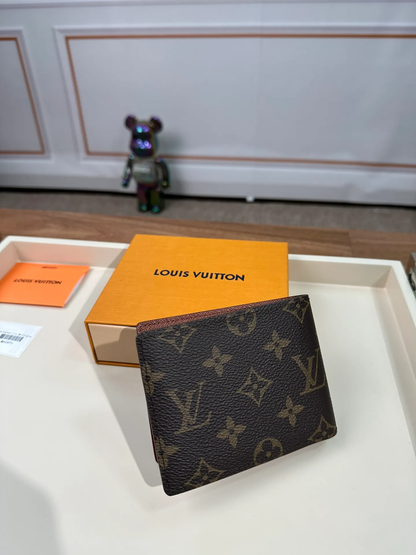 P440 M60895 [Special Authentic] Wallet is made of canvas and has multiple pockets for placing credit cards, banknotes, and invoices. 11.5X9cm