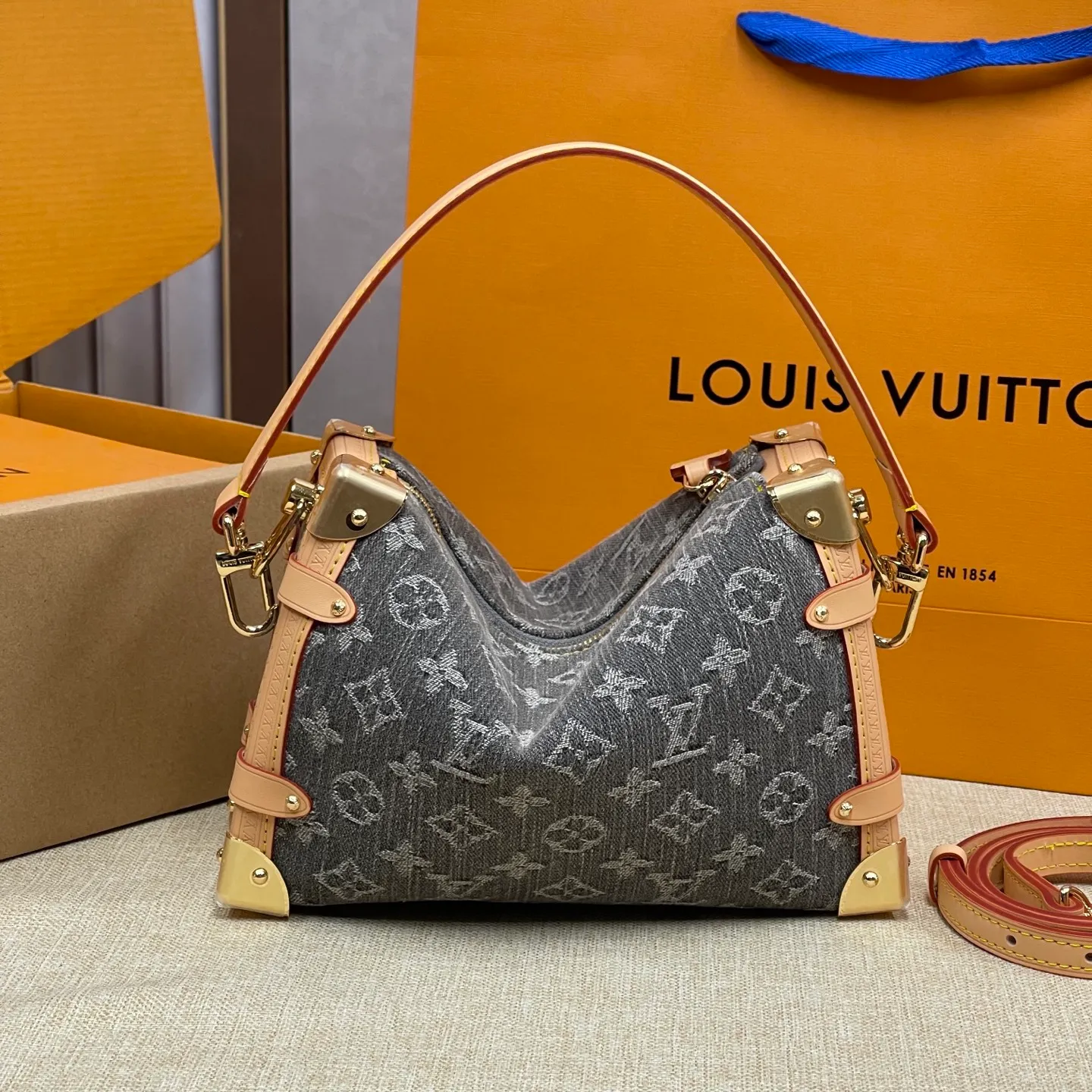 [Upgraded version] P580💰Upgraded version ·High quality·With complete packaging 🎁Model M13285🔆Lv Wangzhao’s new bag trunk Gu Ailing’s catwalk denim small soft box s is finally here!!!n Super western style upupup Search🔍Lv soft box (box) size 23*16