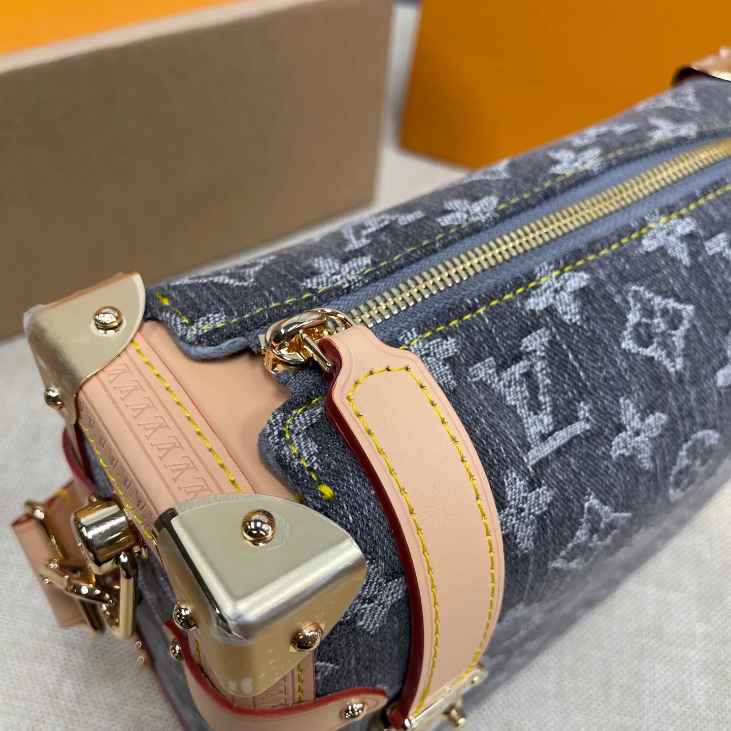 [Upgraded version] P580💰Upgraded version ·High quality·With complete packaging 🎁Model M13285🔆Lv Wangzhao’s new bag trunk Gu Ailing’s catwalk denim small soft box s is finally here!!!n Super western style upupup Search🔍Lv soft box (box) size 23*16