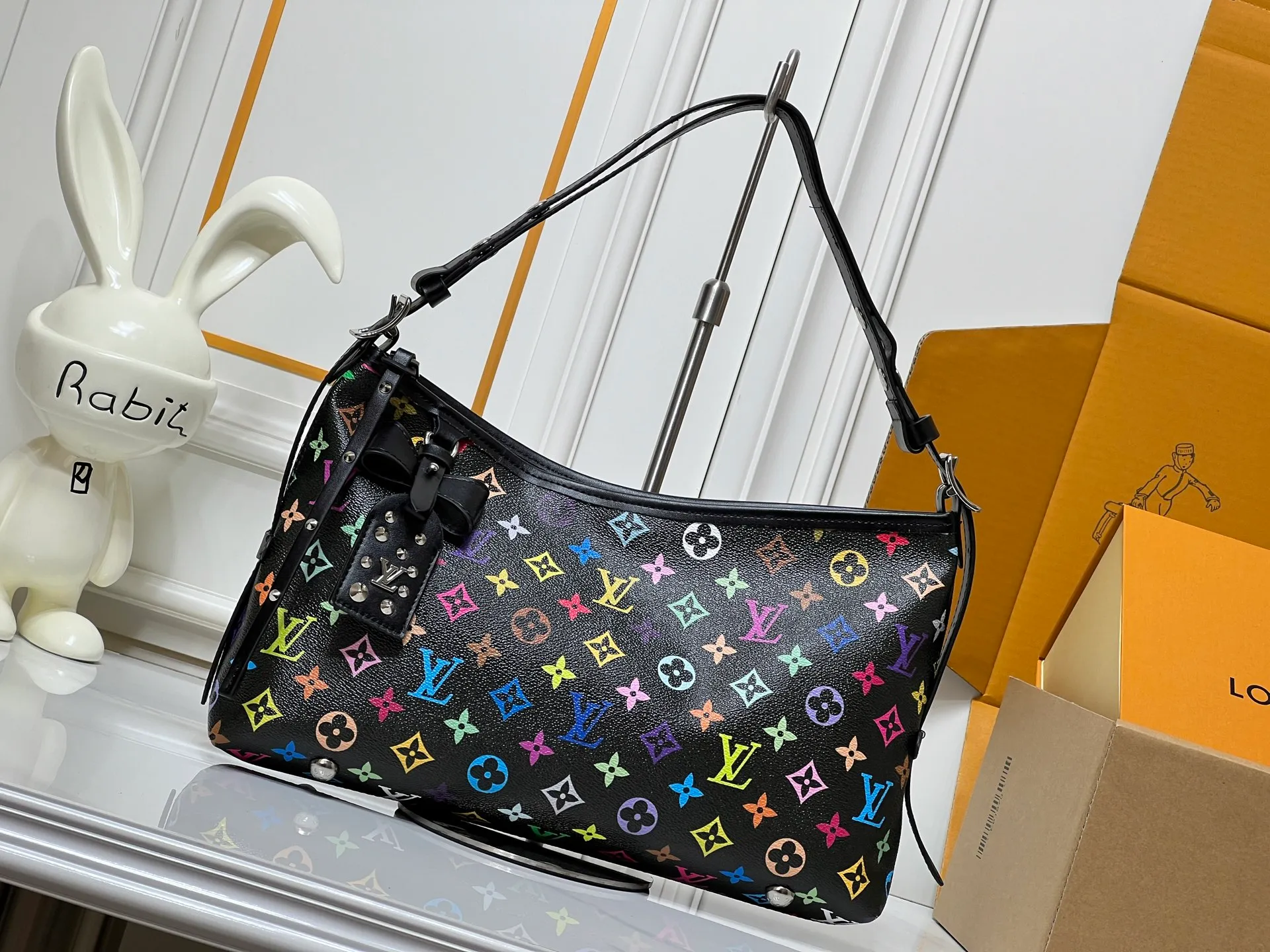 Batch 240💰Upgraded from the original M46203 M27578 CarryAll medium handbag, with Monogram canvas and leather trim to create a body-fitting design. There's a zipped pocket inside the ample space, and a detachable zipped clutch adds a functional element, with a buckle-adjustable handle. Small size: 32x 22x 10 cm,