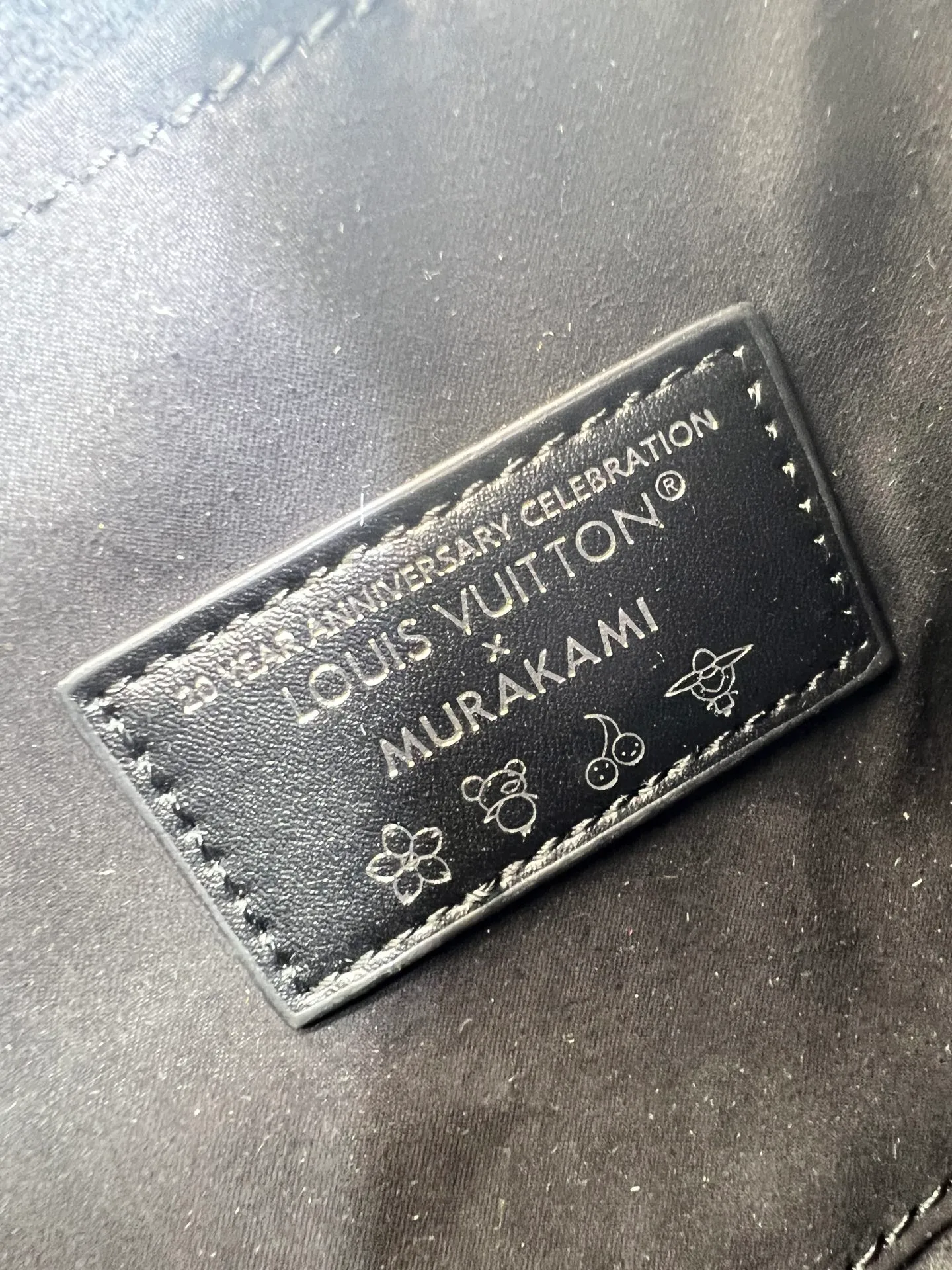 Batch 240💰Upgraded from the original M46203 M27578 CarryAll medium handbag, with Monogram canvas and leather trim to create a body-fitting design. There's a zipped pocket inside the ample space, and a detachable zipped clutch adds a functional element, with a buckle-adjustable handle. Small size: 32x 22x 10 cm,