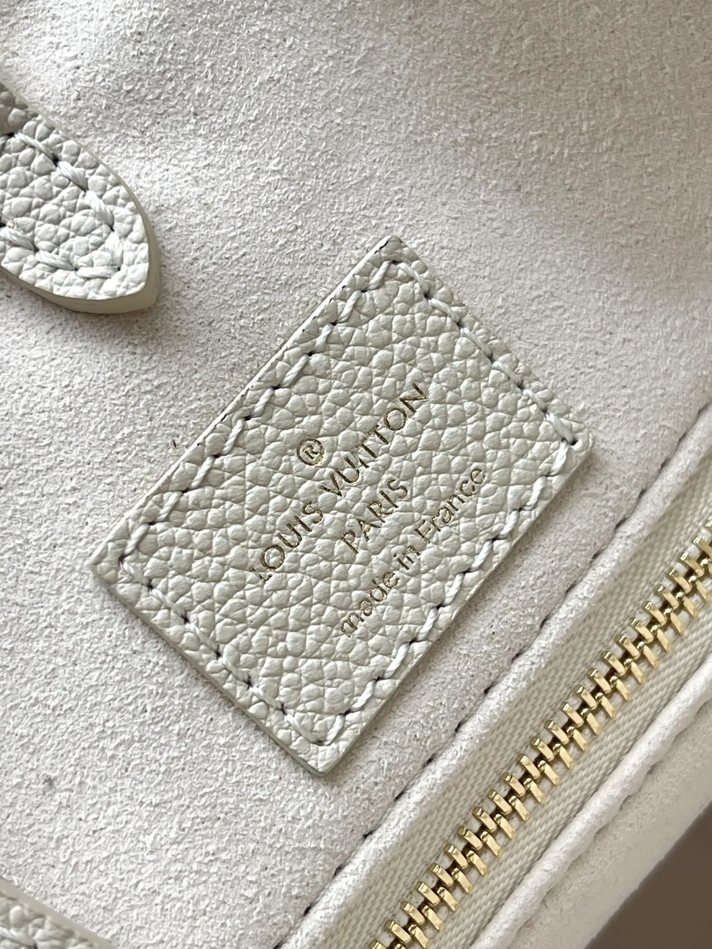 💰1120 (top layer leather) top original order M21575. Support counter inspection. Photos taken of duty-free goods are consistent with the product without unpacking. This product is an exclusive duty-free product in the market and is the highest-end product. Inspection is supported. This product has passed strict inspection and is flawless. Please wear gloves when touching the product. This product is not returnable or exchangeable. Please confirm the product first and then remove the label on the handle. This product is temporarily not open to the public, only regular customers, and is in short supply. Dimensions: 35 x 27 x 14 cm