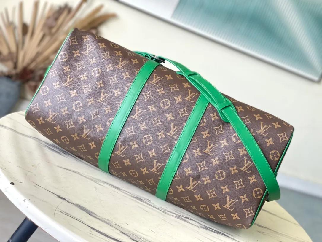 💰1060 Top Original M46774 This Keepall Bandouliere50 travel bag is made of Monogram Macassar canvas for the side straps. The name brand, fabric inner village and top leather handle are simultaneously dyed with bright colors. The size of your carry-on luggage hides plenty of space. Dimensions: 50 × 29 × 23 cm
