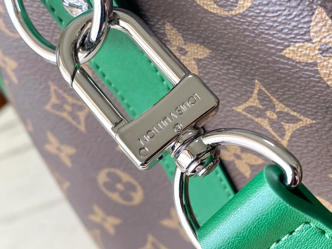 💰1060 Top Original M46774 This Keepall Bandouliere50 travel bag is made of Monogram Macassar canvas for the side straps. The name brand, fabric inner village and top leather handle are simultaneously dyed with bright colors. The size of your carry-on luggage hides plenty of space. Dimensions: 50 × 29 × 23 cm