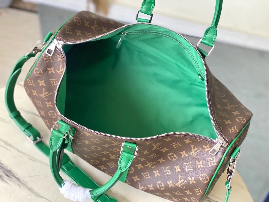 💰1060 Top Original M46774 This Keepall Bandouliere50 travel bag is made of Monogram Macassar canvas for the side straps. The name brand, fabric inner village and top leather handle are simultaneously dyed with bright colors. The size of your carry-on luggage hides plenty of space. Dimensions: 50 × 29 × 23 cm