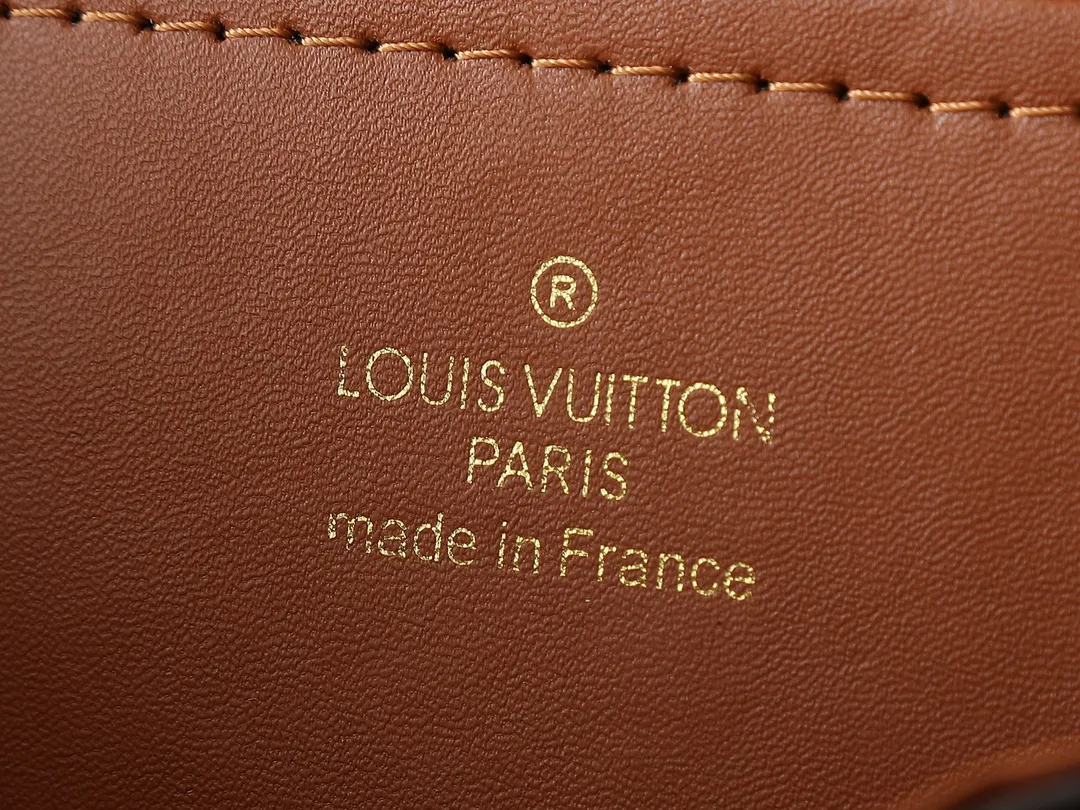💰260💰Upgraded from the original M46199 M46201 M46200 M46127 M46126 This Marceau chain bag is made of Monogram Empreinte embossed leather, with a plain leather flap and soft leather lining. The signature S-lock clasp and chain add to the elegance, and there's room for a large wallet and iPhone Pro Max. Dimensions:24.5x15x6.5