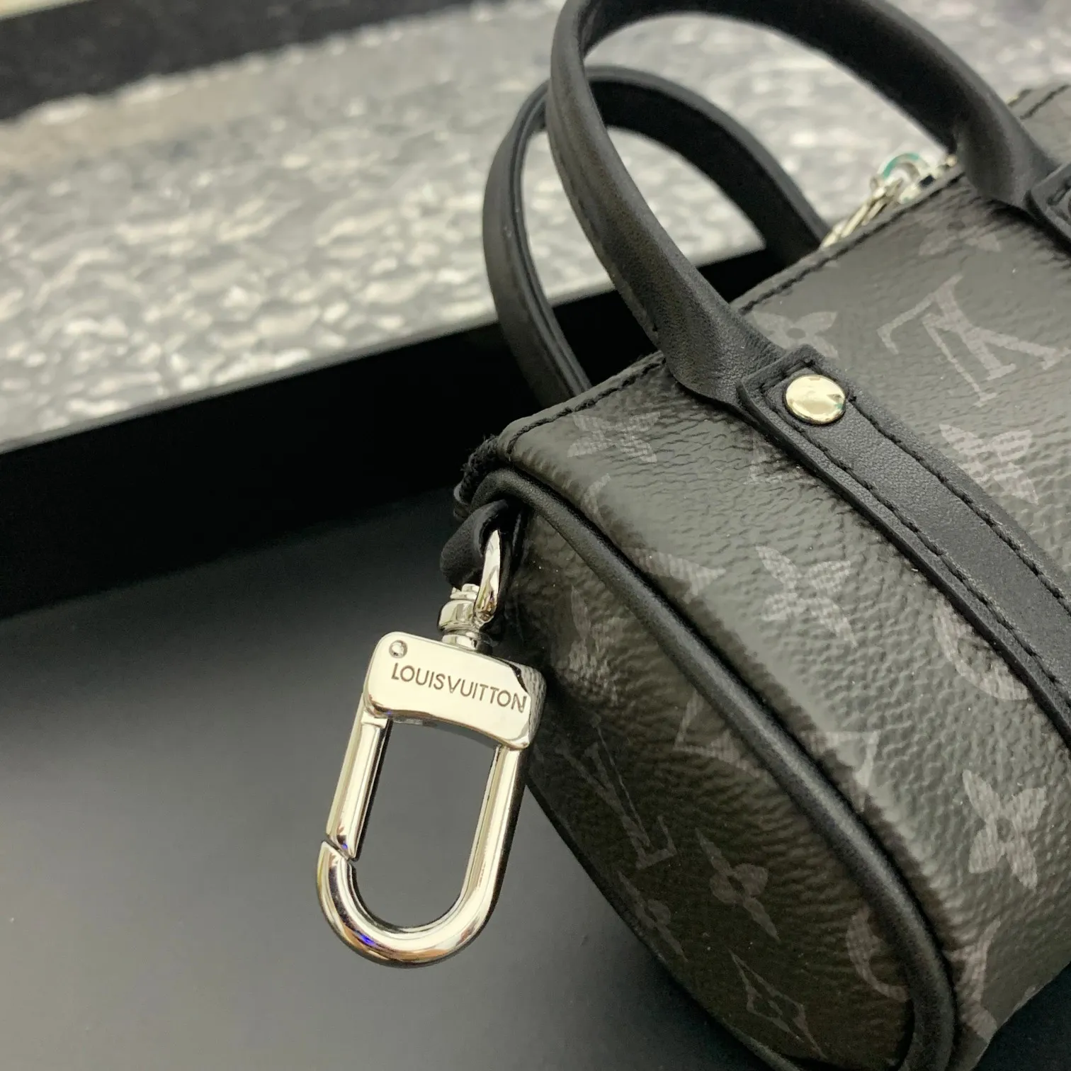 💰200 shipped😍 MINI KEEPALL bag charm and keychain ☀️Louis Vuitton Louis Vuitton lv mini pillow bag pendant ☀️This Mini Keepall bag charm and keychain condenses the classic handbag configuration, boldly showing the spirit of adventure. Monogram canvas with LV inscribed hook buckle, whether hung on a belt or handbag, its zipper closure and built-in keychain ensure secure storage
