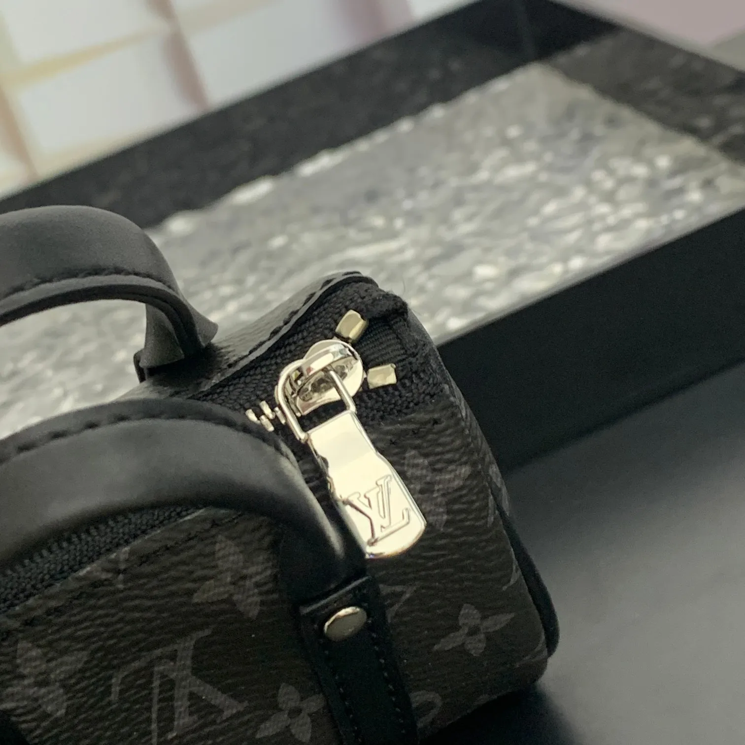 💰200 shipped😍 MINI KEEPALL bag charm and keychain ☀️Louis Vuitton Louis Vuitton lv mini pillow bag pendant ☀️This Mini Keepall bag charm and keychain condenses the classic handbag configuration, boldly showing the spirit of adventure. Monogram canvas with LV inscribed hook buckle, whether hung on a belt or handbag, its zipper closure and built-in keychain ensure secure storage