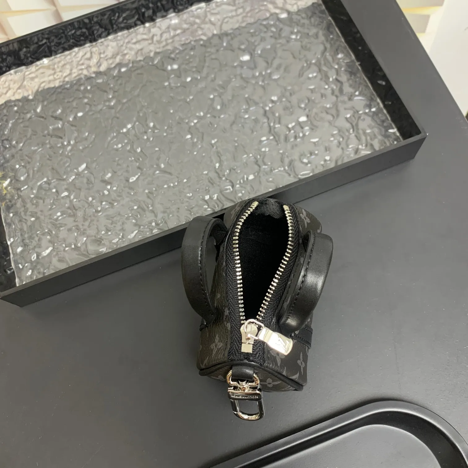 💰200 shipped😍 MINI KEEPALL bag charm and keychain ☀️Louis Vuitton Louis Vuitton lv mini pillow bag pendant ☀️This Mini Keepall bag charm and keychain condenses the classic handbag configuration, boldly showing the spirit of adventure. Monogram canvas with LV inscribed hook buckle, whether hung on a belt or handbag, its zipper closure and built-in keychain ensure secure storage