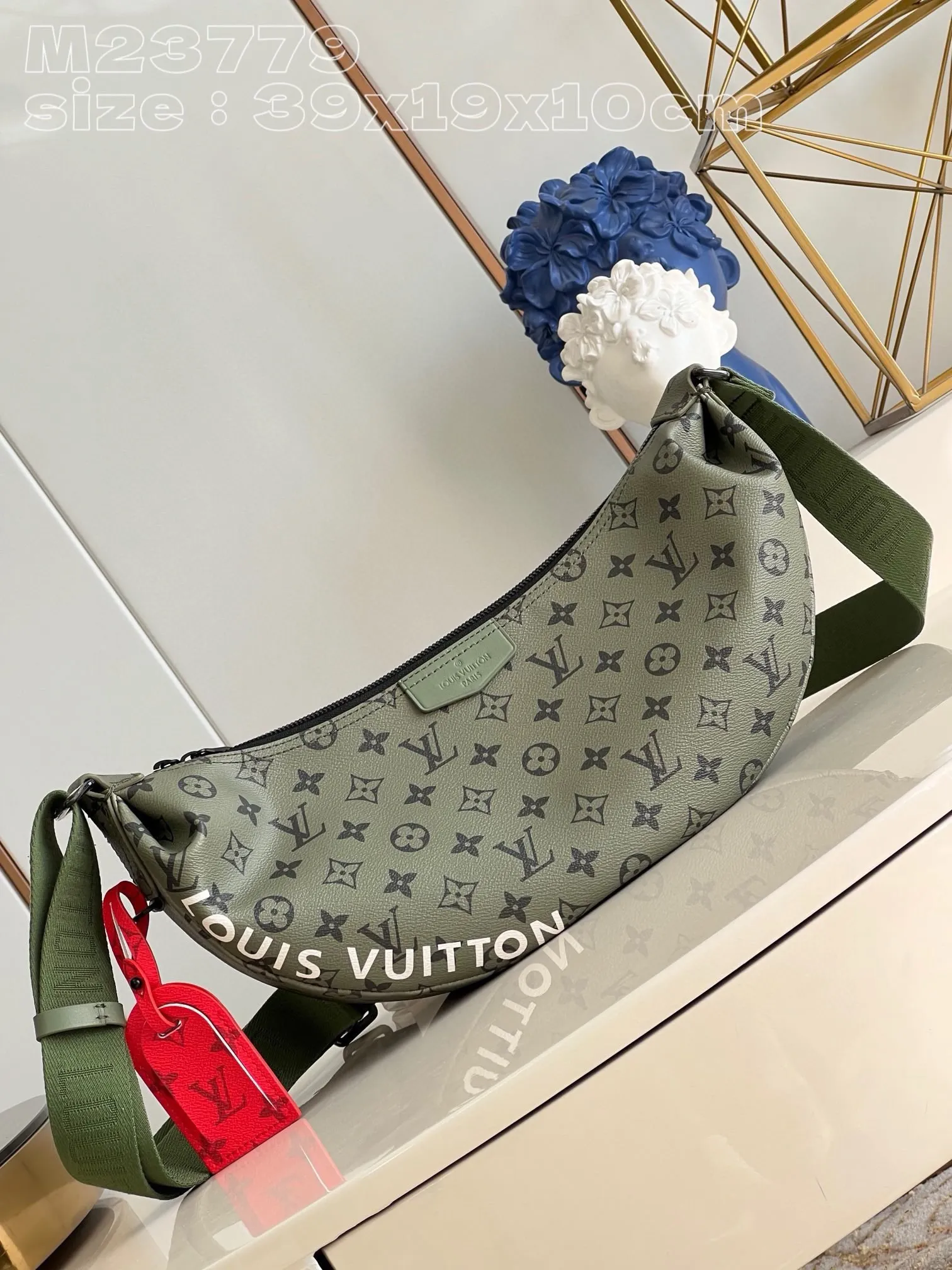 💰920 Top original order [Exclusive real shot m23779 green] This hamac handbag is made of monogram canvas to create a comfortable carrying bag. The large main compartment has a secure zipper and an interior patch pocket for storing small items. With the clever use of the adjustable shoulder strap, you can wear it cross-body, on the shoulder, or worn around the waist. 39 x 19 x 10 cm (length x height x width) ss