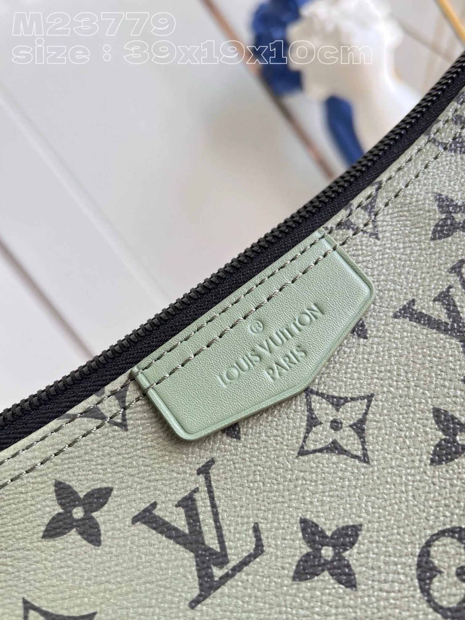 💰920 Top original order [Exclusive real shot m23779 green] This hamac handbag is made of monogram canvas to create a comfortable carrying bag. The large main compartment has a secure zipper and an interior patch pocket for storing small items. With the clever use of the adjustable shoulder strap, you can wear it cross-body, on the shoulder, or worn around the waist. 39 x 19 x 10 cm (length x height x width) ss