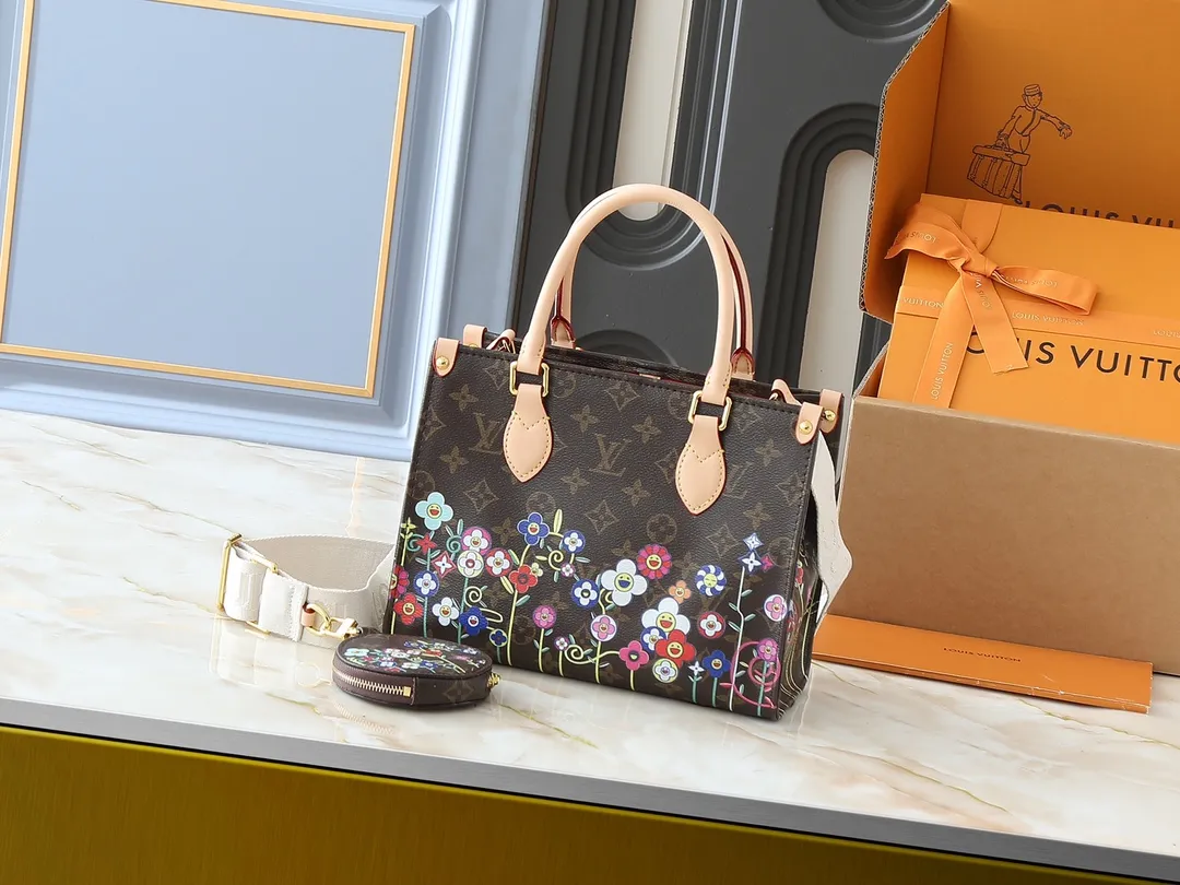 💰260💰Upgraded original version 🔥New style🔥M45659 M46373 M44571 This small OnTheGo handbag is made of Monogram and Monogram Reverse canvas, with the Monogram Giant pattern embellished on it. The Toron handle and the jacquard textured shoulder strap decorated with the brand's logo create a visual contrast, and the detachable coin bag is suitable for storing change or small items. It combines fashionable charm with various functions, making it a good daily companion. 25.0 x 19.0 x 11.5 cm (length x height x width)