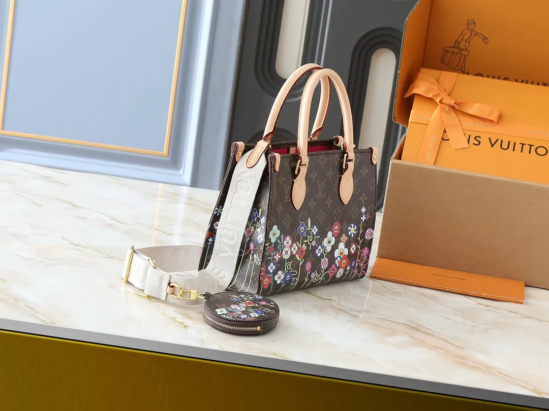💰260💰Upgraded original version 🔥New style🔥M45659 M46373 M44571 This small OnTheGo handbag is made of Monogram and Monogram Reverse canvas, with the Monogram Giant pattern embellished on it. The Toron handle and the jacquard textured shoulder strap decorated with the brand's logo create a visual contrast, and the detachable coin bag is suitable for storing change or small items. It combines fashionable charm with various functions, making it a good daily companion. 25.0 x 19.0 x 11.5 cm (length x height x width)