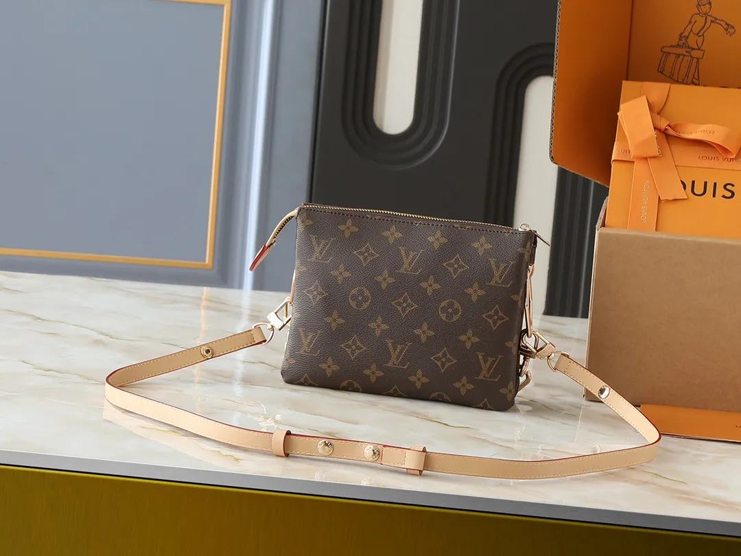 💰240💰Upgraded from the original M59598 M59389 M59396 M13233 M21259 M25218 M20770 M11401 This Coussin BB handbag is made of soft sheep leather with an embossed Monogram pattern. It has an inner compartment in a compact silhouette, making it an elegant choice for both day and night. Both the chunky chain and slim leather strap are removable, allowing for a variety of styling possibilities. Dimensions: 21.0 x 16.0 x 7.0 cm (length x height x width)