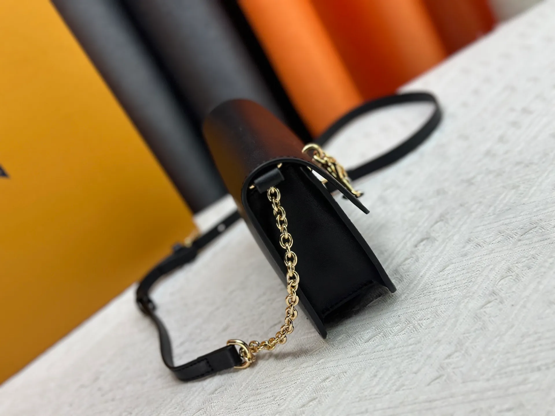 P240 Style number: M14564 This Wallet On Chain handbag is from Louis Vuitton's LV Bloom series. It is cut from cow leather in a fashionable and practical configuration. It's decorated with embellishments inspired by the brand's iconic Monogram pattern. There's plenty of space to store a smartphone, and contrasting metal hardware adds an elegant touch.  11.5 x 4 x 20 cm (height x width x length)