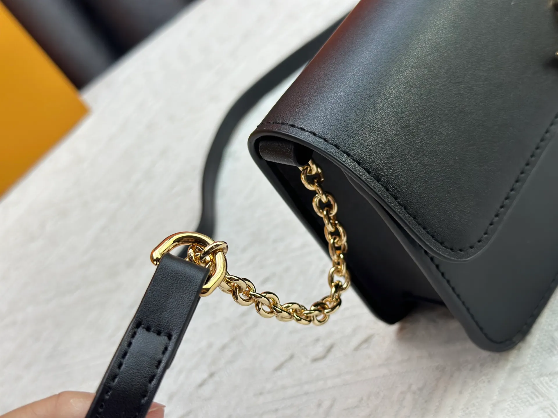 P240 Style number: M14564 This Wallet On Chain handbag is from Louis Vuitton's LV Bloom series. It is cut from cow leather in a fashionable and practical configuration. It's decorated with embellishments inspired by the brand's iconic Monogram pattern. There's plenty of space to store a smartphone, and contrasting metal hardware adds an elegant touch.  11.5 x 4 x 20 cm (height x width x length)